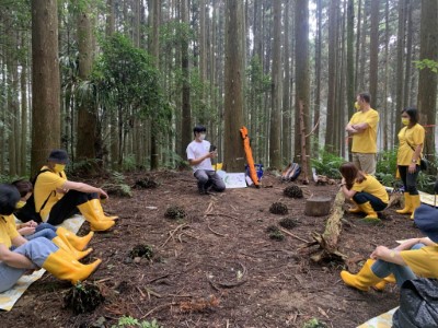 企業員工於林場內瞭解生物多樣性監測現況（林業保育署新竹分署）
