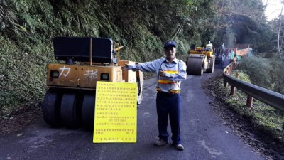 大鹿林道路面改善施工照片(新竹林區管理處提供)