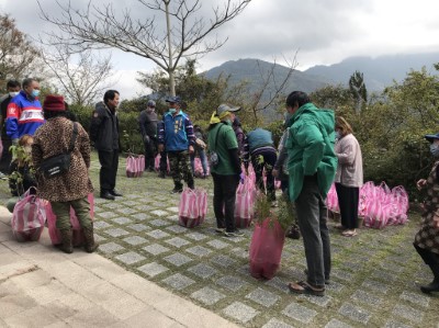 復興區高義里贈苗活動(新竹林區管理處提供)