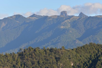 榛山步道頂點的觀景台是欣賞聖稜線壯闊之美的好去處。（森之形自然教育團隊提供）