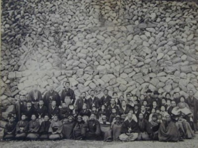 1901年烏來泰雅族赴日訪問，於奈良縣川上村合影(烏來林業生活館提供)