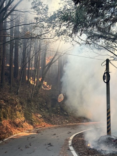 大鹿林道24.5K附近發生森林火災，道路暫停開放