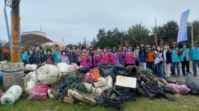 竹南海口場淨灘，清出了3.4噸的海漂廢棄物