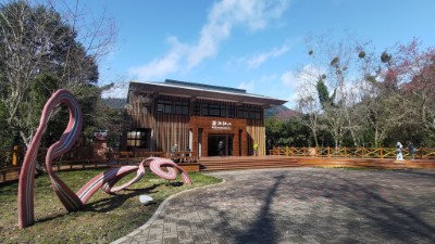 拉拉山國家森林遊樂區遊客中心(林業及自然保育署新竹分署提供)