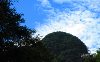 滿月圓因山頭渾圓因而得名(滿月圓遊客中心提供)