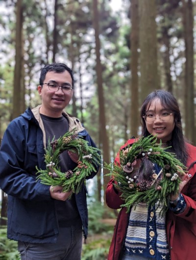 和親友來一趟手作之旅，並把永續耶誕花圈帶回家(林業保育署新竹分署提供)