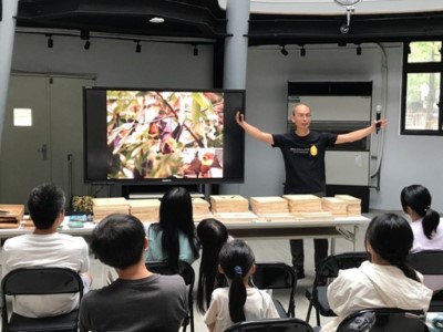 智邦科技邀蝙蝠學會辦理保育推廣活動，帶領在地居民及學子認識蝙蝠保育及製作蝙蝠屋