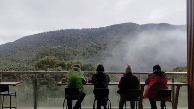 遊客中心可坐看山景（林業保育署新竹分署提供）