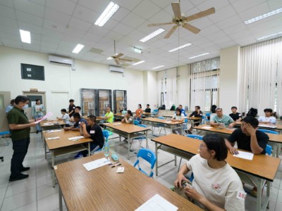 考生仔細聆聽學科測驗注意事項(林業保育署新竹分署)