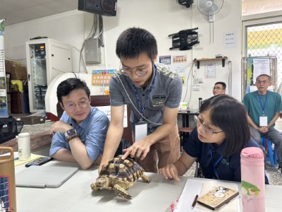 圖1、分享龜類生態保育及說明食蛇龜生態服務給付機制(林業保育署新竹分署提供)