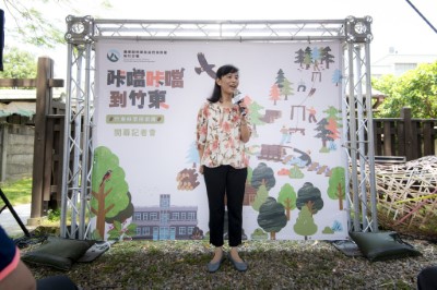 林業保育署分署長夏榮生為咔噹咔噹到竹東開幕記者會致詞(淇奧友善股份有限公司拍攝)