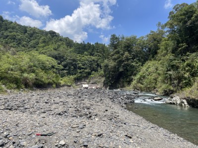 新北市烏來區桶後溪流域是夏日消暑戲水的熱點(林業保育署新竹分署提供)