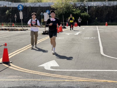 圖一、負重跑走測驗速度最快成績男生為7分08秒(新竹分署提供)