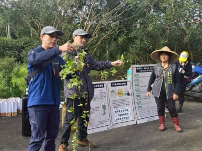 圖3-小花解說-1(三峽工作站提供)