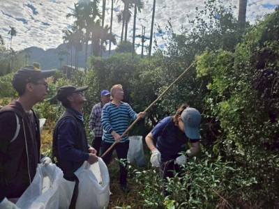 圖5-民眾合力除蔓-2(三峽工作站提供)